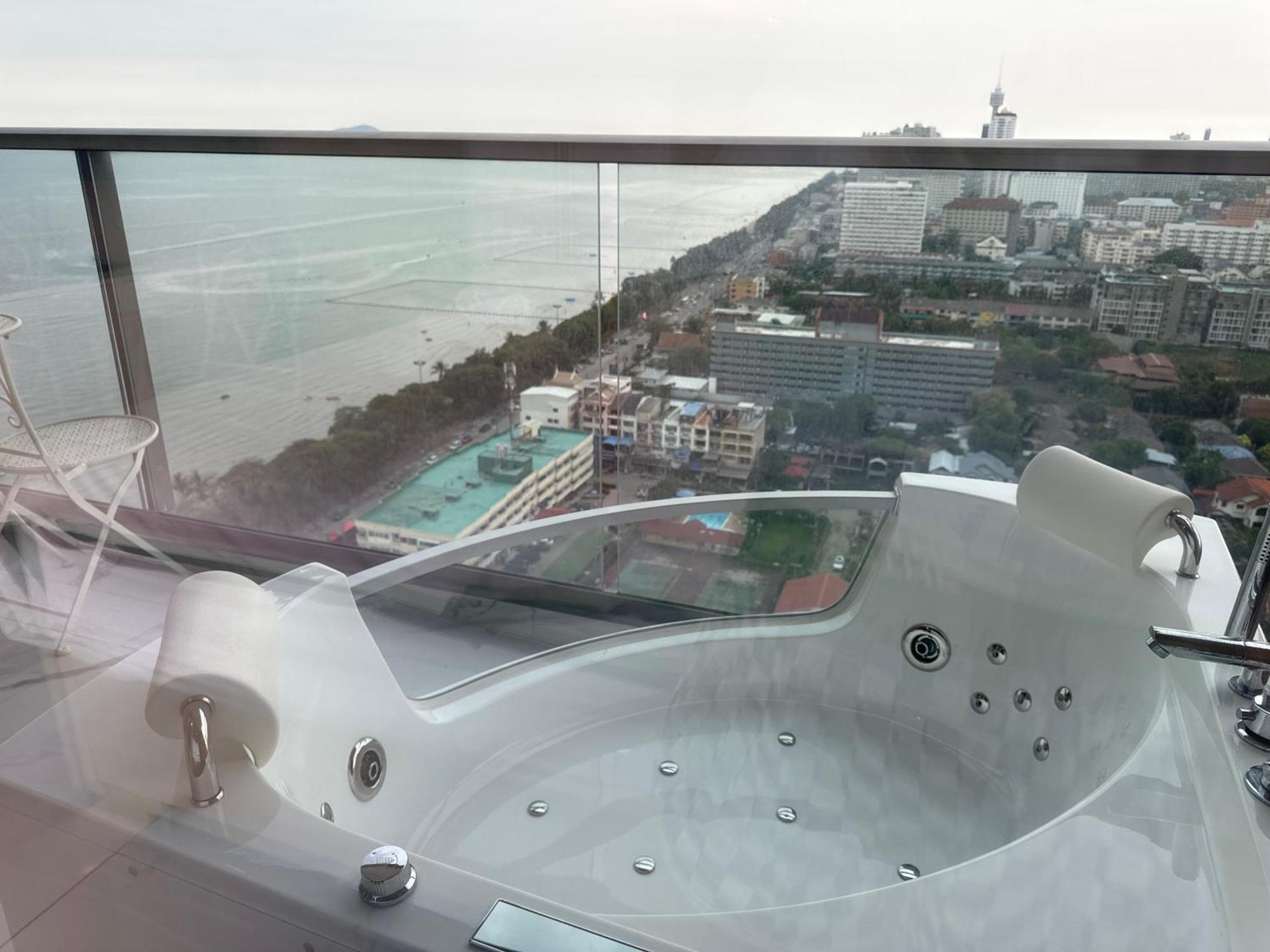 Copacabana Beach Jomtien 科帕卡巴纳海乔木提安海滩毗邻乔木提安夜市 Exterior photo